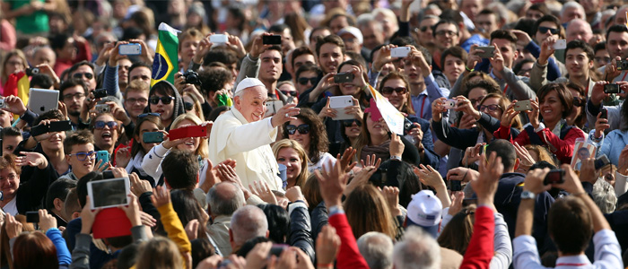 pope_francis_crowd