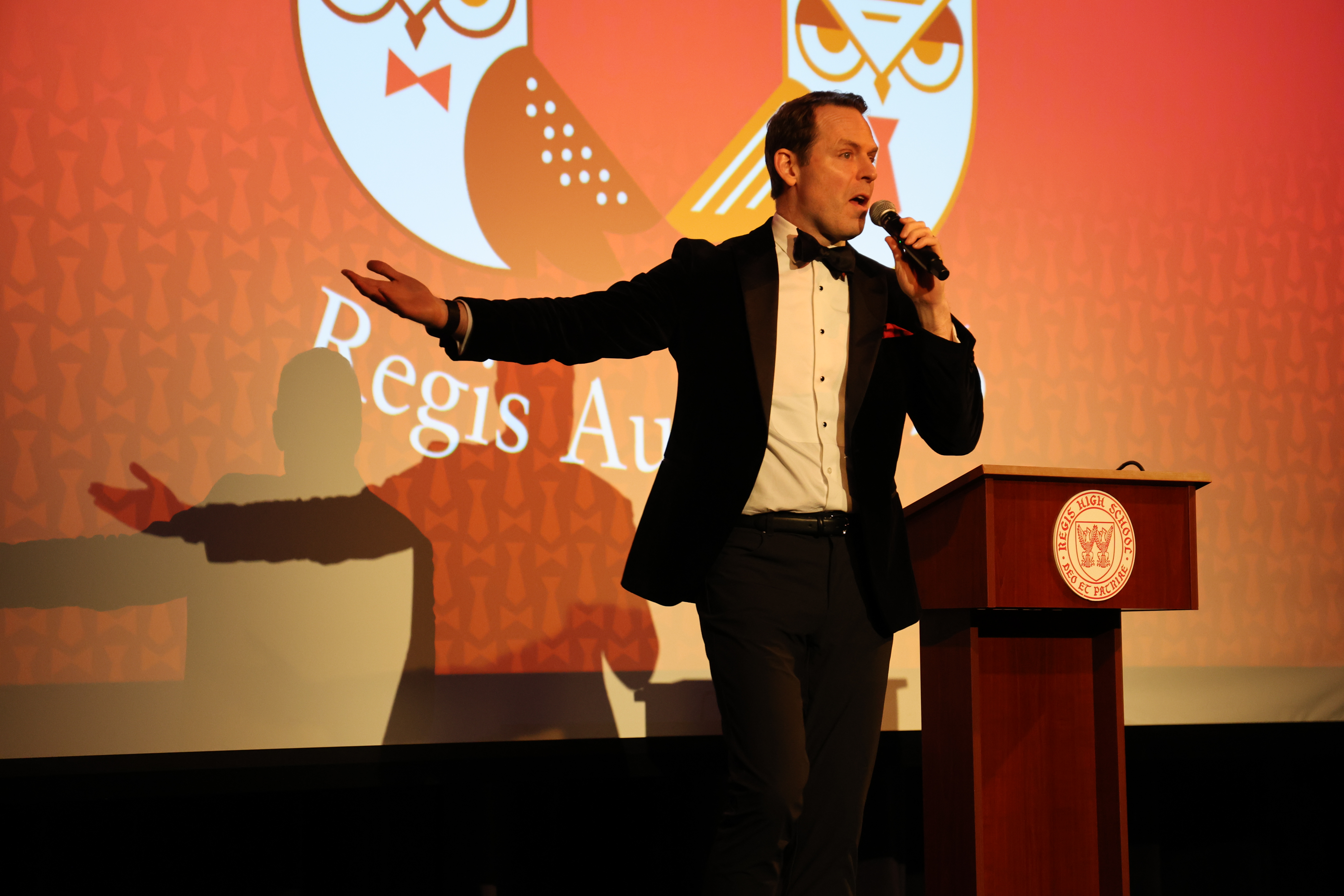 Regis Community Gathers for Annual Parents’ Club Auction